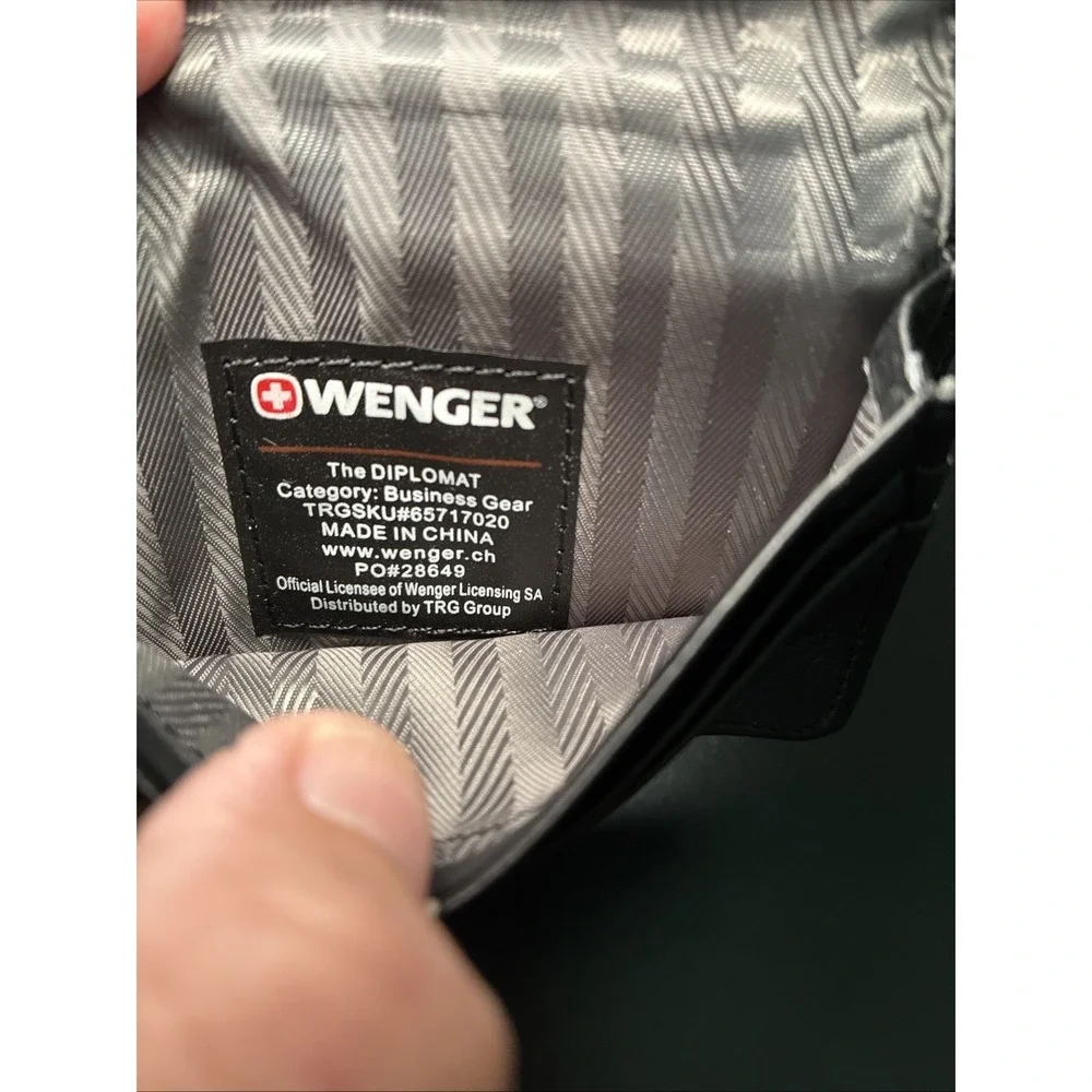 Wenger Black Slim Card Holder 5 Pocket